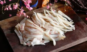 Vì sao nên cho giấm khi luộc tai heo?